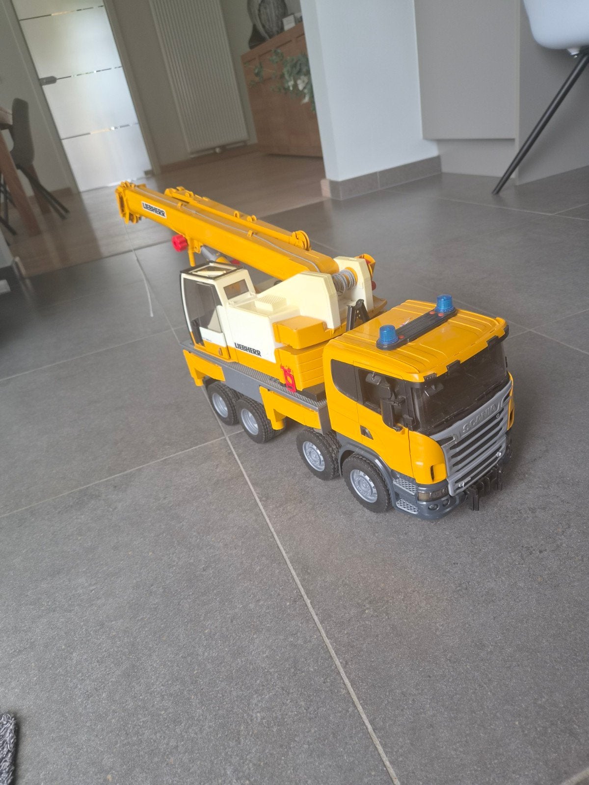 Camion-grue Bruder, Enlèvement
