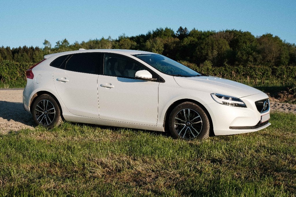 Volvo V40 2.0 T2 Black Edition GPF, Auto's, Volvo, Euro 6, 4 cilinders, Leder en Stof, Wit