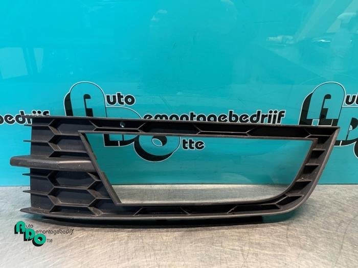Pare-chocs grille d'un Skoda Octavia (Octavia 13-), -, 3 mois de garantie, Utilisé, Skoda