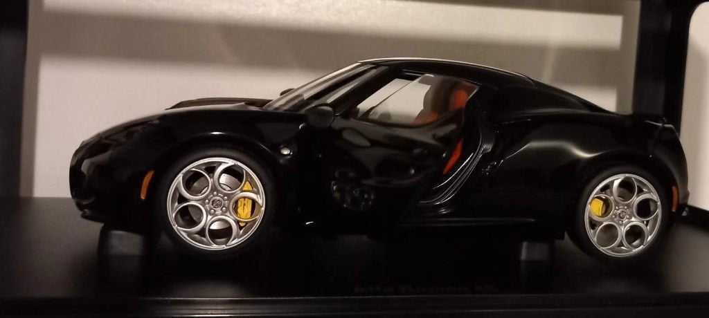 1/18 Alfa Romeo 4C Closs black 2013  Autoart, Hobby & Loisirs créatifs, Voitures miniatures | 1:18, Neuf, Voiture, Autoart, Enlèvement ou Envoi