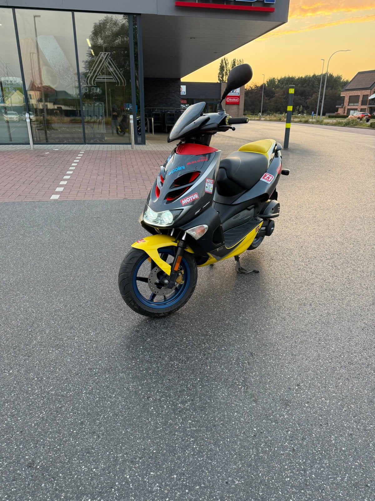 Aprilia sr50, Fietsen en Brommers, Ophalen, Tweetakt, 70 cc, SR 50