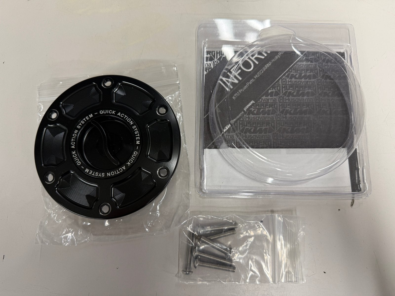 Bouchon de réservoir à dégagement rapide KTM Superduke 1290R, Motos, Enlèvement ou Envoi, Comme neuf