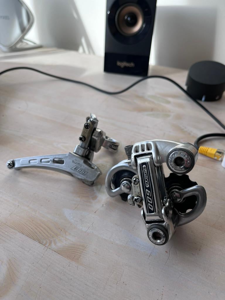 Shimano 600 1e generatie voor- en achterderailleur, Enlèvement ou Envoi, Acier, Dérailleur ou Chaîne, Utilisé