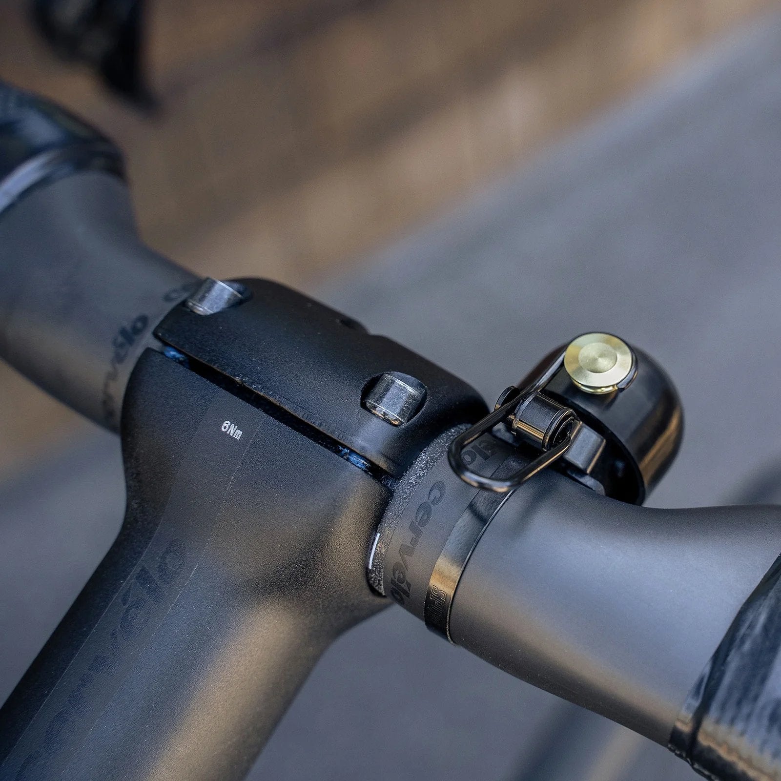 Spurcycle fietsbel original Black/Gold, Vélos & Vélomoteurs, Accessoires vélo | Cloches de vélo, Enlèvement ou Envoi, Comme neuf