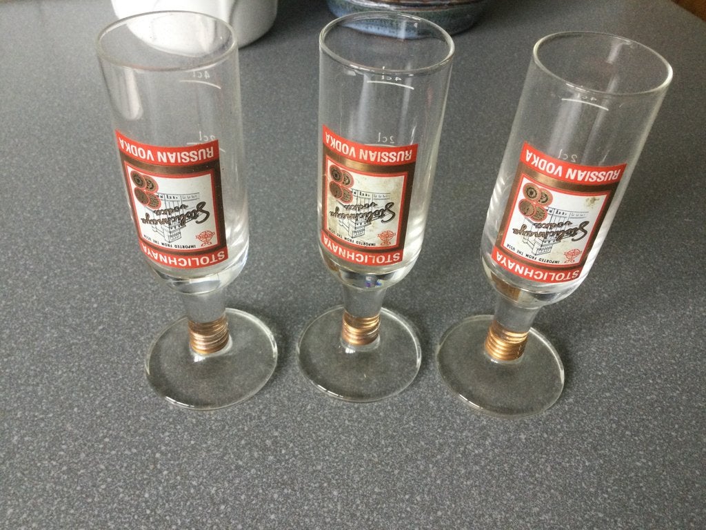 Oude vodka glaasjes Stolichnaya, Ophalen of Verzenden, Borrel- of Shotglas