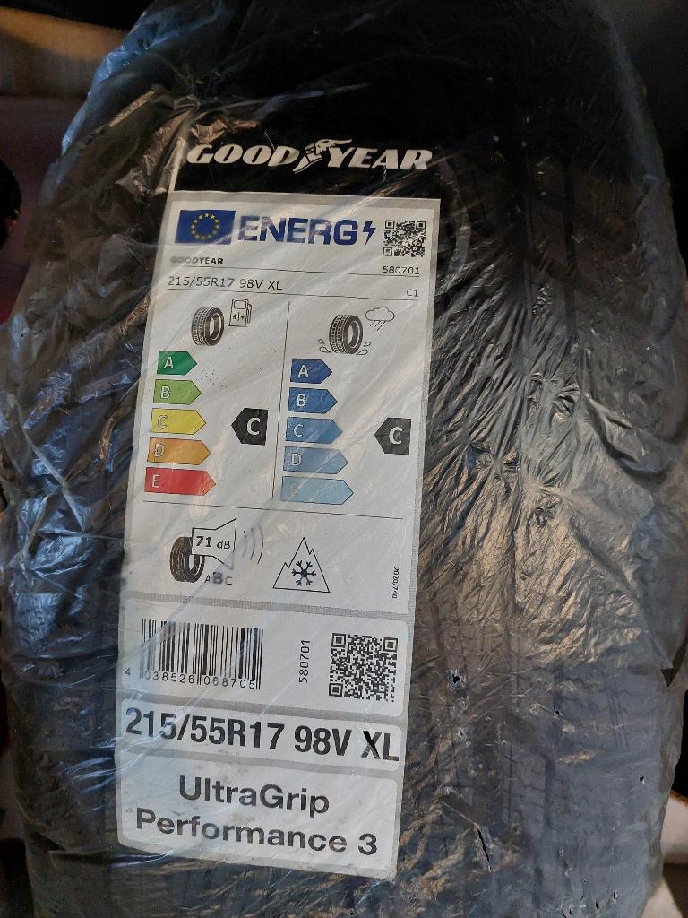 Band GOODYEAR ULTRAGRIP PERFORMANCE 3 215/55 R17 98 V XL, Auto-onderdelen, Banden en Velgen, Ophalen, 215 mm, Nieuw, 17 inch