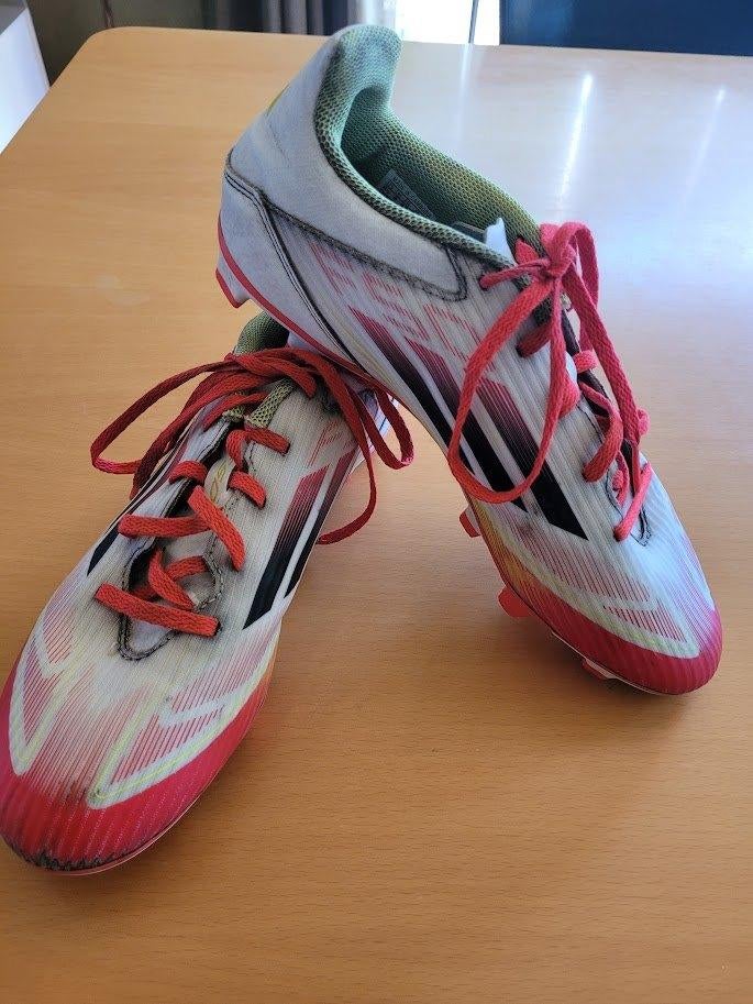 Voetbalschoenen 42 Adidas F50, Sport en Fitness, Voetbal, Ophalen of Verzenden, Zo goed als nieuw, Schoenen