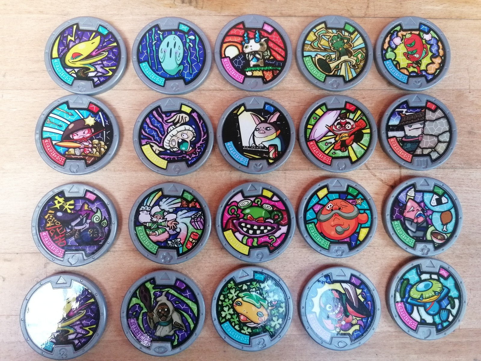 Lot 20 médailles yo-kai watch, Enlèvement, Comme neuf
