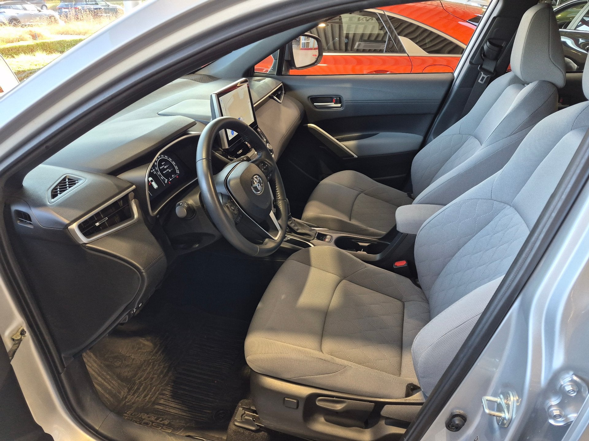 Toyota Corolla Cross 1.8 HEV CVT - LEZ VALID 2035 - AUTOMATI, Automaat, Stof, Gebruikt, Euro 6