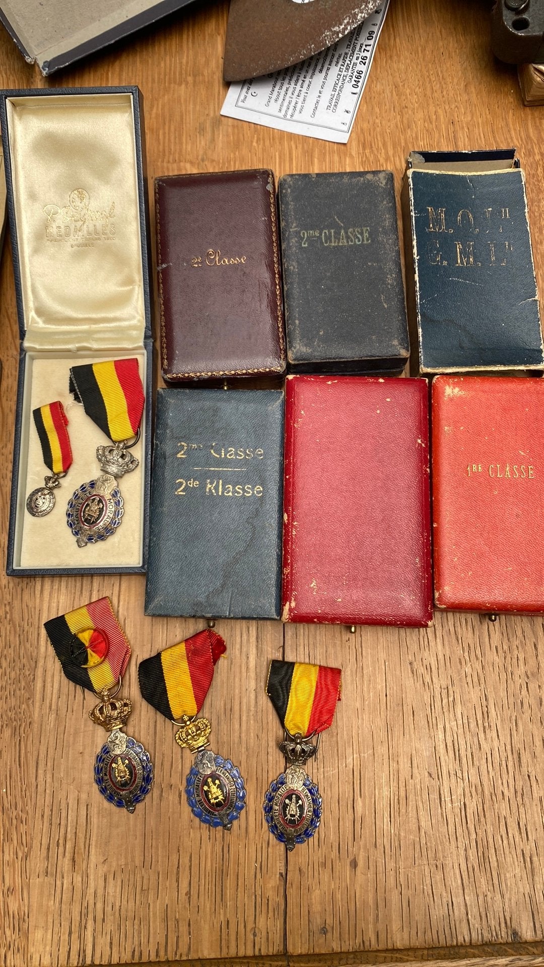 Lot de boite et médaille, Enlèvement ou Envoi