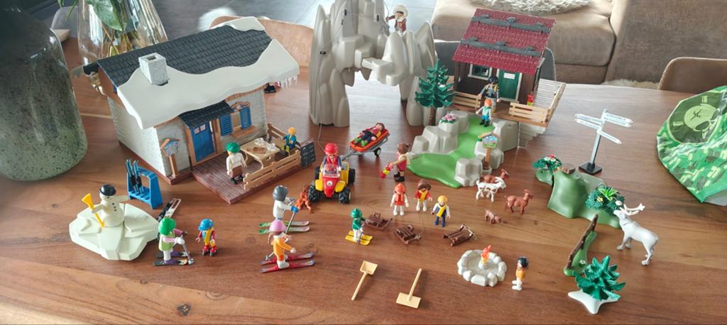 Playmobil skiërs met chalets en berg, Enlèvement ou Envoi