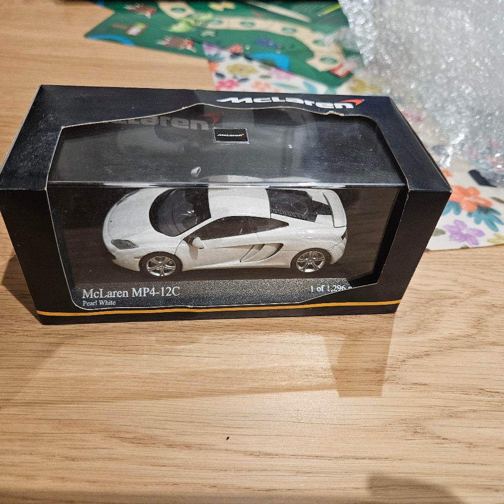 Minichamps McLaren MP4-12C de 2011 White 1/43, Hobby & Loisirs créatifs, Enlèvement ou Envoi, Neuf, Voiture, MiniChamps