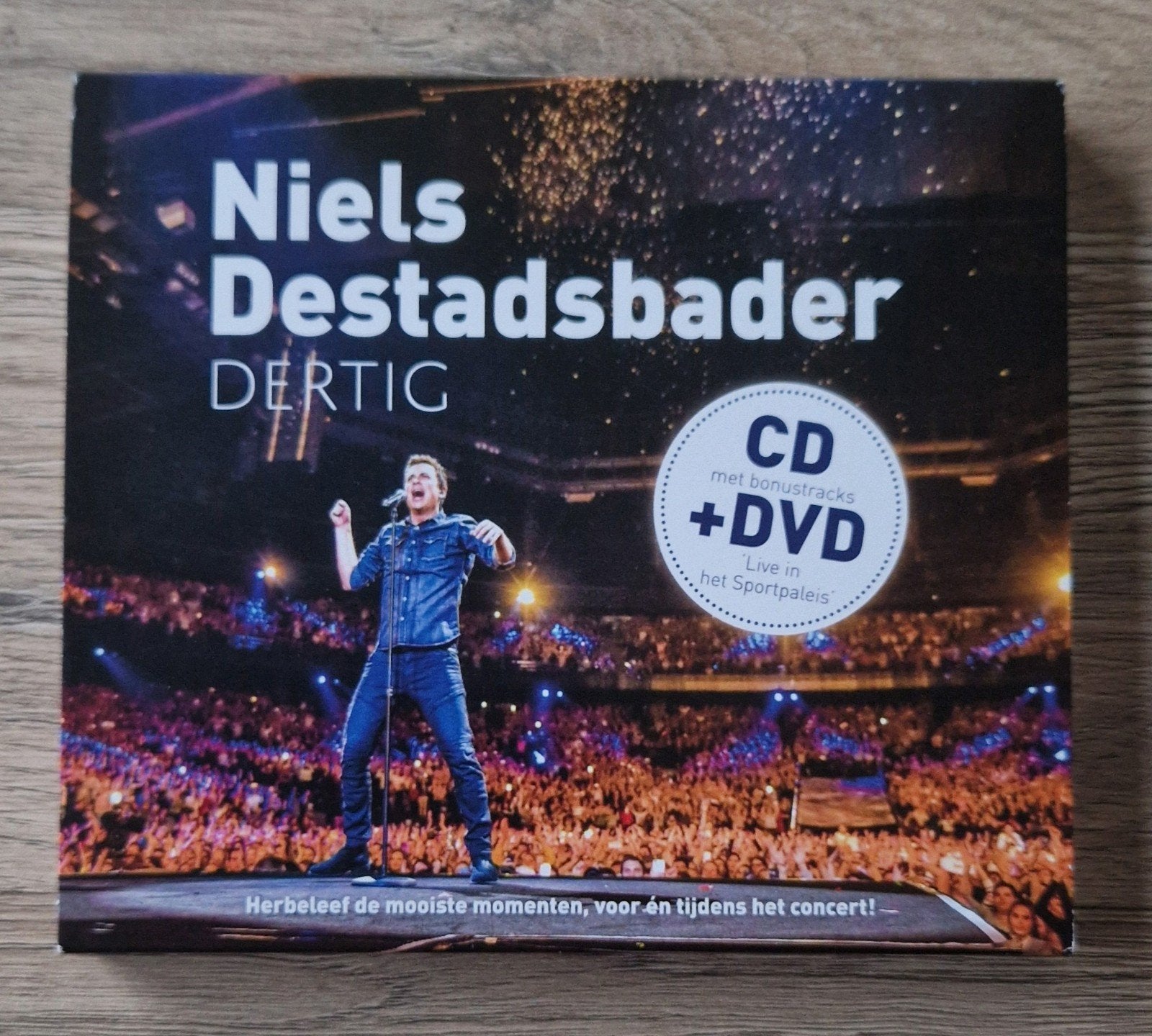 CD + DVD Niels Destadsbader - Dertig, Bonusmateriaal, Ophalen of Verzenden, Zo goed als nieuw, Verzamelalbum
