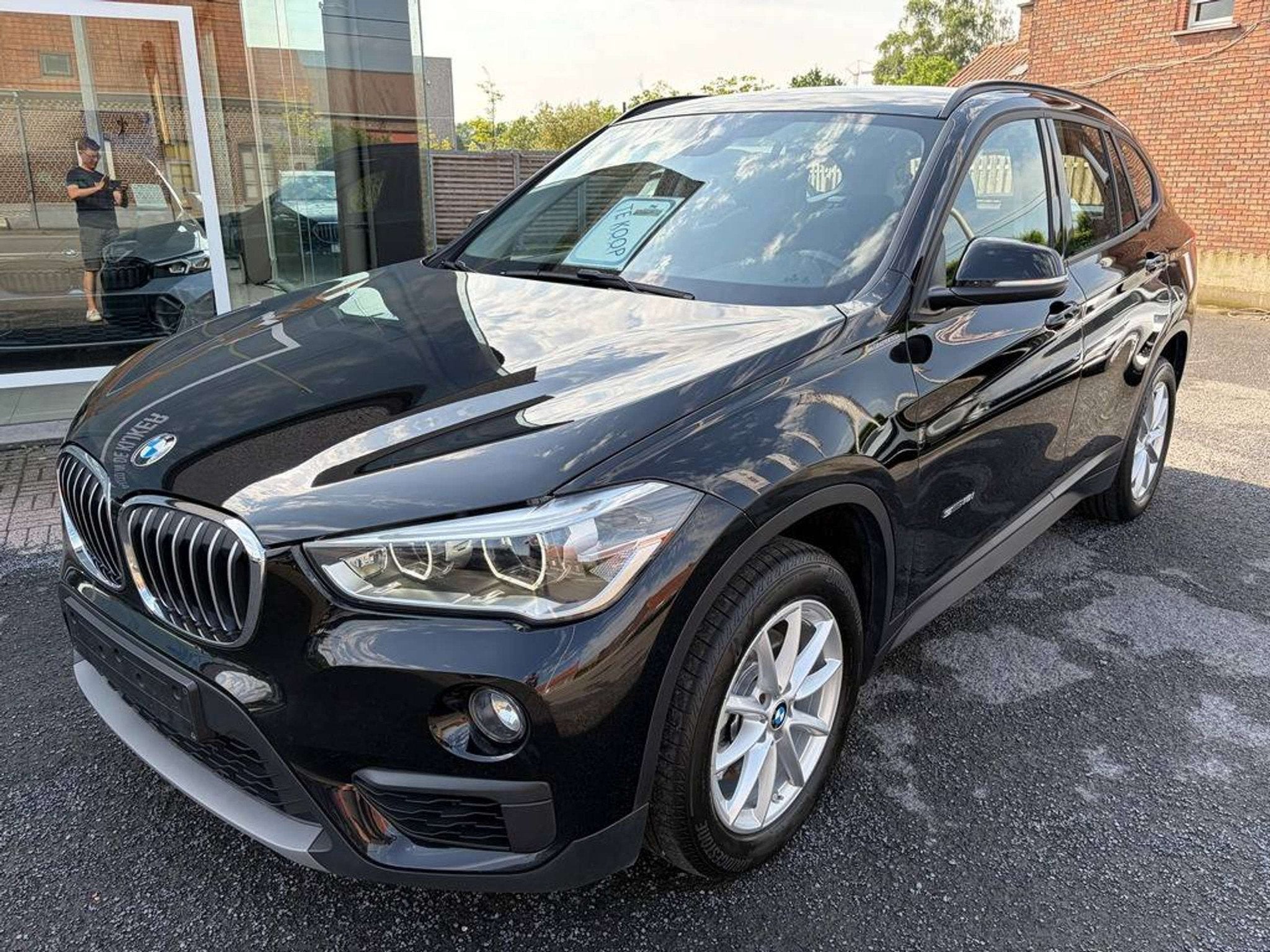 BMW X1 1.5i sDrive18 Automaat | Trekhaak | Stoelverwarming |, Auto's, Stof, Gebruikt, Zwart, Bedrijf