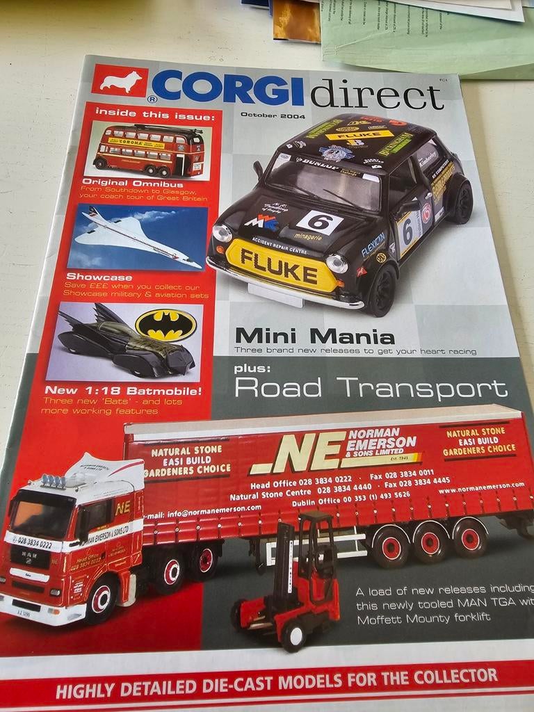 Corgi Direct catalogus uit oktober 2004, met die-cast modell, Ophalen of Verzenden