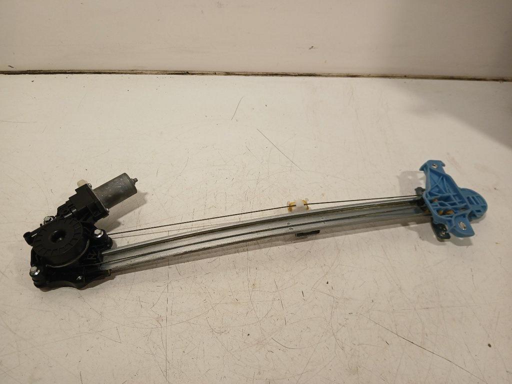 Raammechaniek elektrisch rechts voor Suzuki Swift, Onderdelen@venauto.nl, Van der Ven Autorecycling B.V., Gebruikt, Ettenseweg 76, 4706 PB Roosendaal, The Netherlands