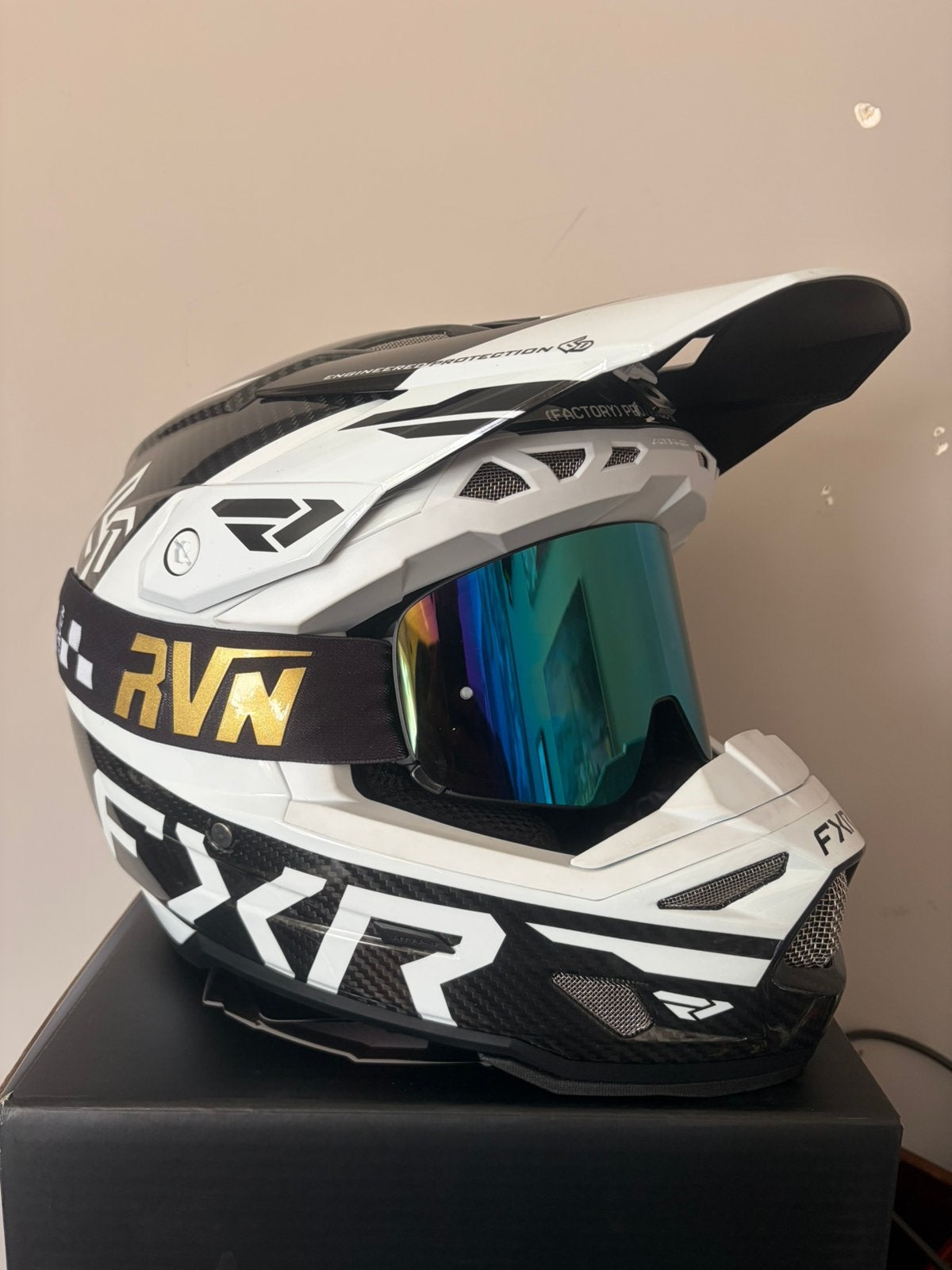 FXR 6D ATR-3 Carbon Crosshelm, Ophalen, L