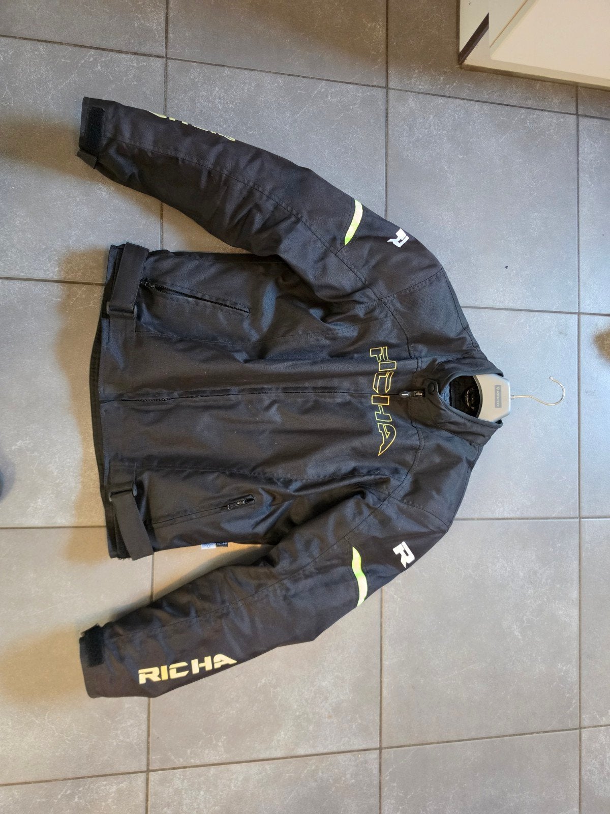 Richa motorjas maat L uitstekende staat, Motoren, Kleding | Motorkleding, Ophalen, Jas | textiel, Heren, Richa