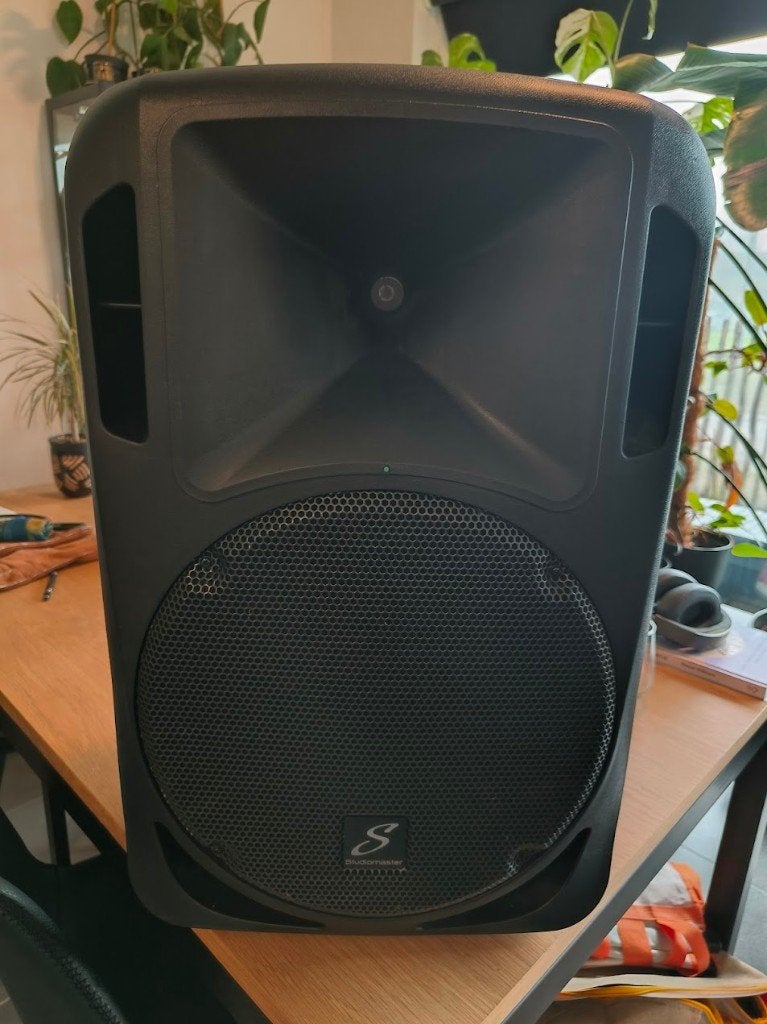 Studiomaster DRIVE12A Drive 12" tweeweg actieve luidspreker, TV, Hi-fi & Vidéo, Appareils professionnels, Enlèvement, Comme neuf