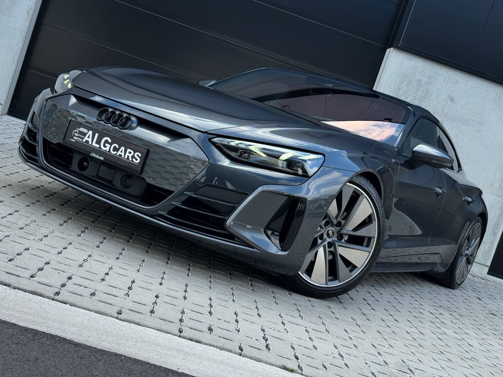 Audi e-tron GT / Meesturende achteras / 360 / HUD / TOP!!, Auto's, Audi, Automaat, Parkeerassistent, 350 kW, Zilver of Grijs