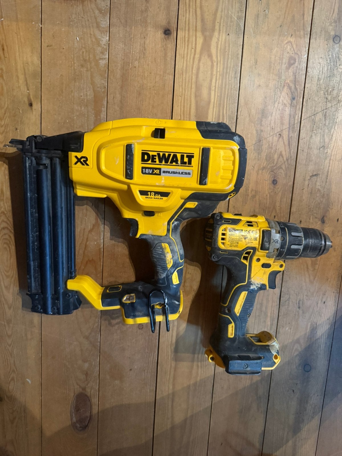 Dewalt nagelschieter - accu boormachine + lader, Doe-het-zelf en Bouw, Ophalen, Zo goed als nieuw, Boormachine