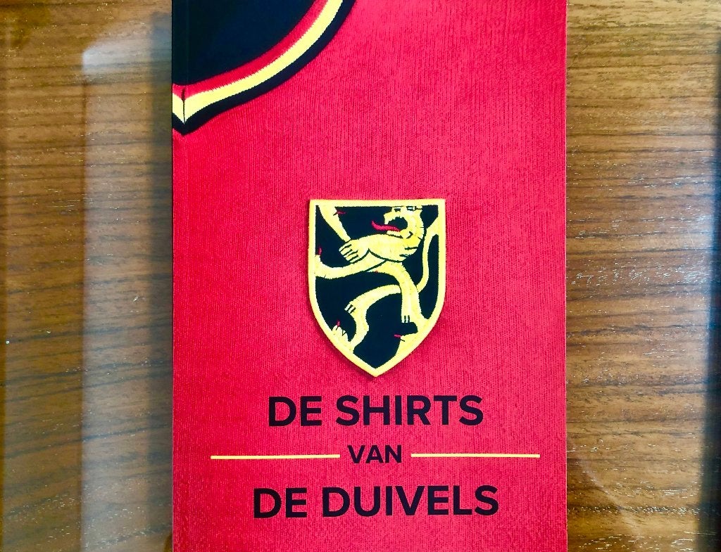 Nieuw fotoboek met alle matchworn shirts Rode Duivels, Sport en Fitness, Voetbal, Ophalen of Verzenden, Nieuw, Shirt