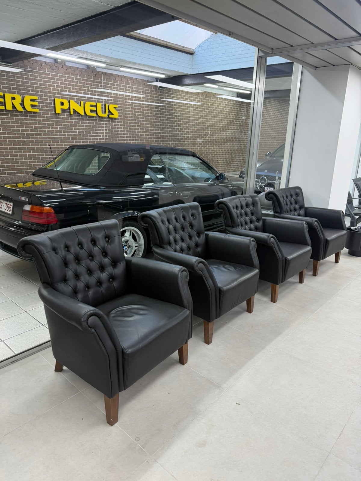 4 zwarte leren fauteuils — Zeer goede kwaliteit — 200€/stuk, Ophalen