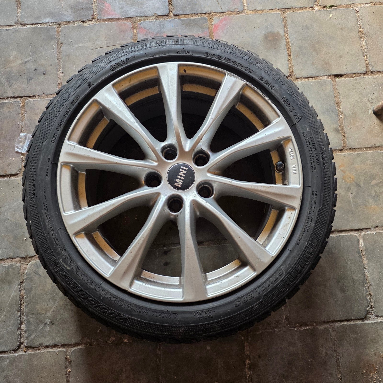 4 jantes borbet 17"+ pneus neige. 205 50 17 bmw mercedes, Enlèvement, Pneu(s)