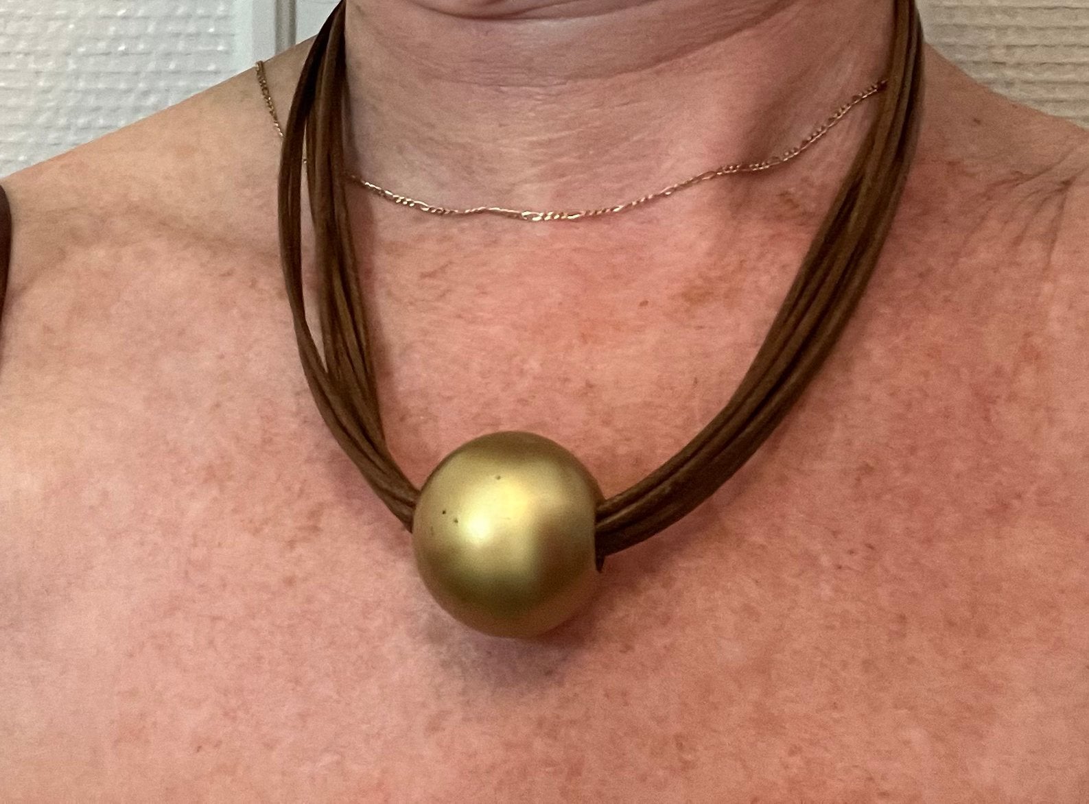 Leuke ketting met een gouden bal, Handtassen en Accessoires, Kettingen, Ophalen of Verzenden, Zo goed als nieuw