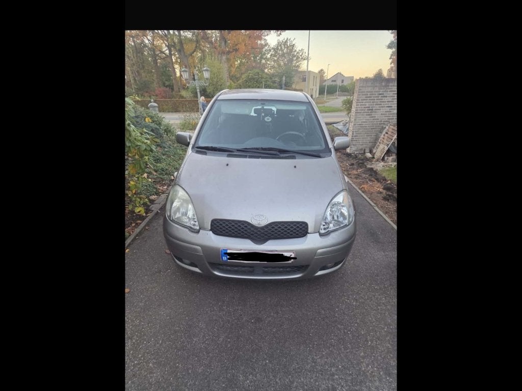 Toyota yaris  2004 diesel  EXPORT, Autos, Argent ou Gris, Achat, Boîte manuelle, 2 portes