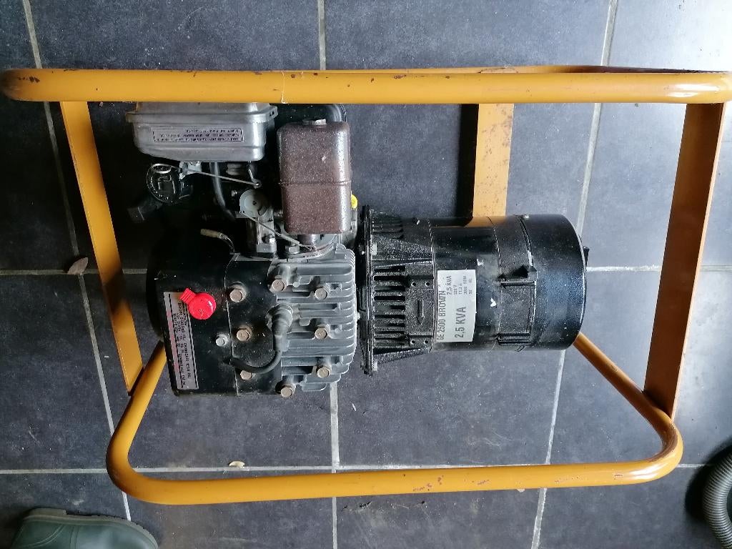 Stroomgenerator Kawasaki FA210D, Doe-het-zelf en Bouw, Ophalen, Gebruikt, Minder dan 5 kVA, Benzine