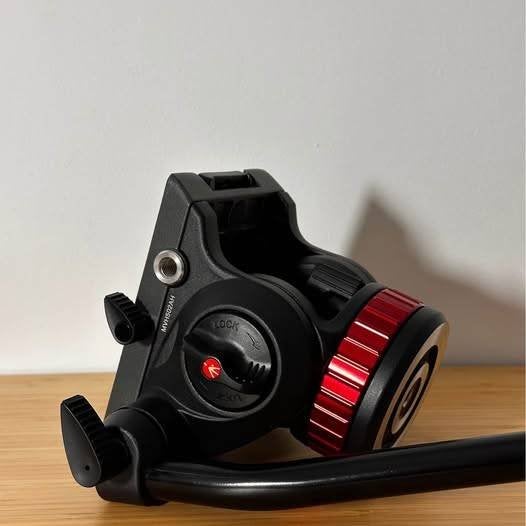 Tête de trépied Manfrotto MVH502AH, Comme neuf, Enlèvement, 125 cm ou moins, Avec poignée