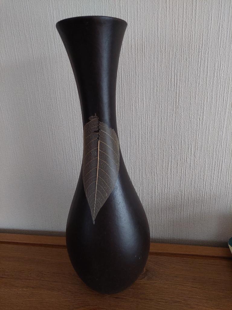 vase imperméable en bois dur foncé hauteur 38 cm, Maison & Meubles, Accessoires pour la Maison | Vases, Moins de 50 cm, Enlèvement ou Envoi