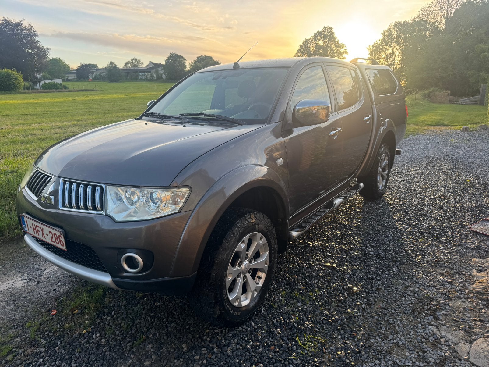 Mitsubishi L200, Auto's, Mitsubishi, 2700 kg, Stof, 4 cilinders, Bruin