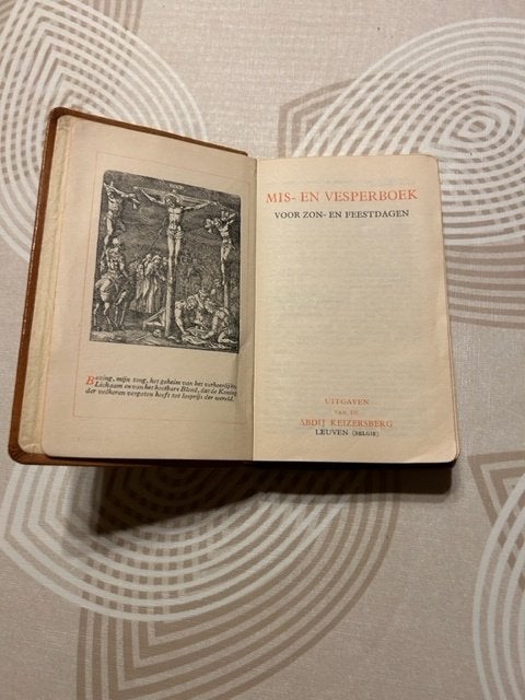 Mis en vesperboek voor zon en feestdagen 965 blz, Ophalen of Verzenden, Zo goed als nieuw