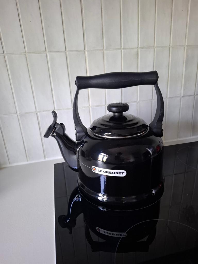 Creuset waterkoker - zwart - 2,1L, Elektronische apparatuur, Waterkokers, Ophalen, Zo goed als nieuw