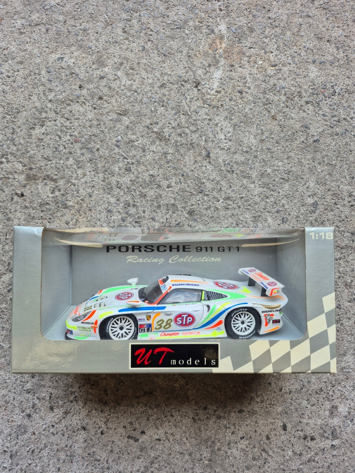 Porsche 911 gt1 uit doos, Ophalen