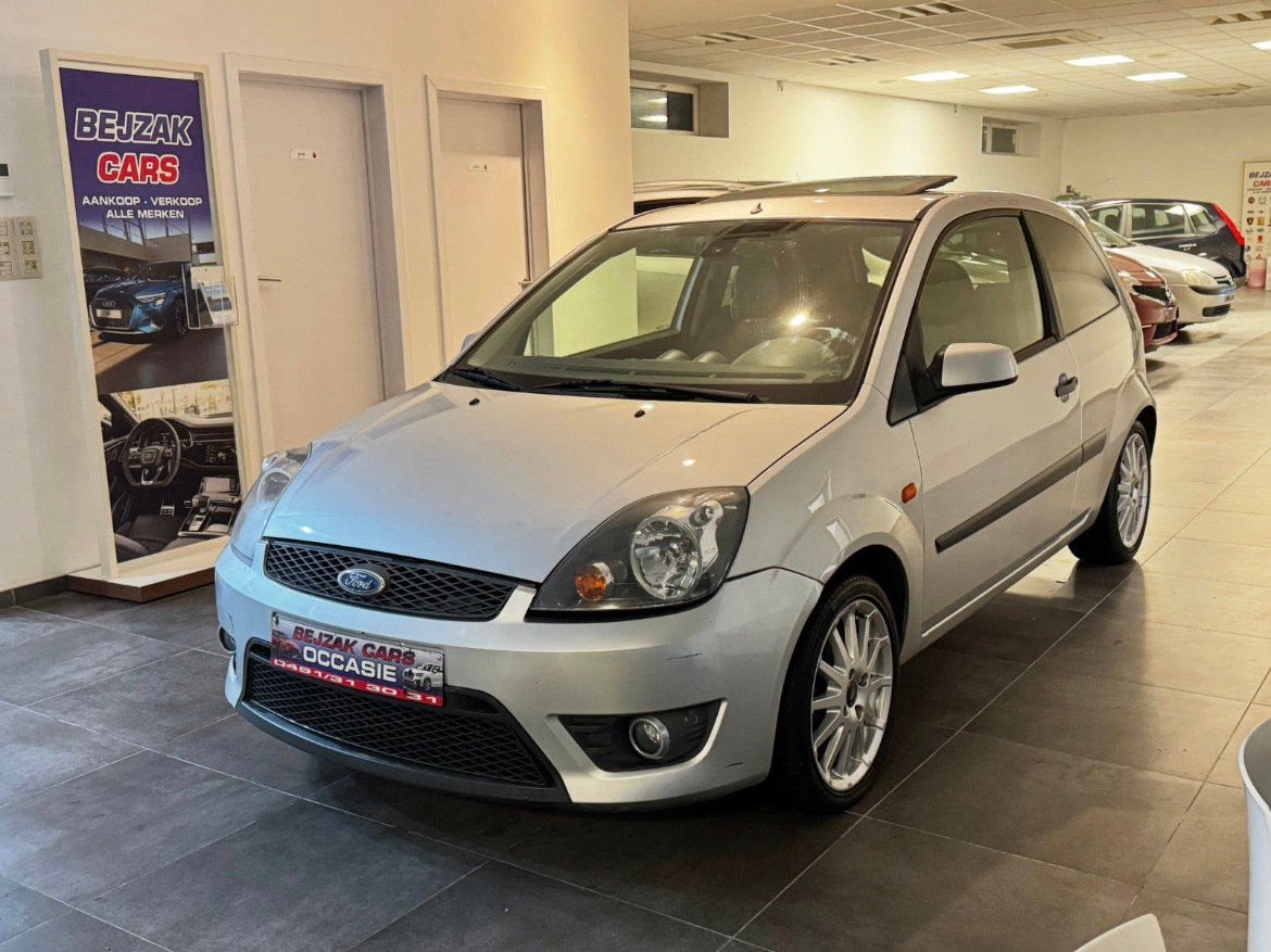 FORD FIESTA 1.6 DIESEL — VERSION SPORTIVE, Autos, Achat, Entreprise, Carnet d'entretien, Fiësta