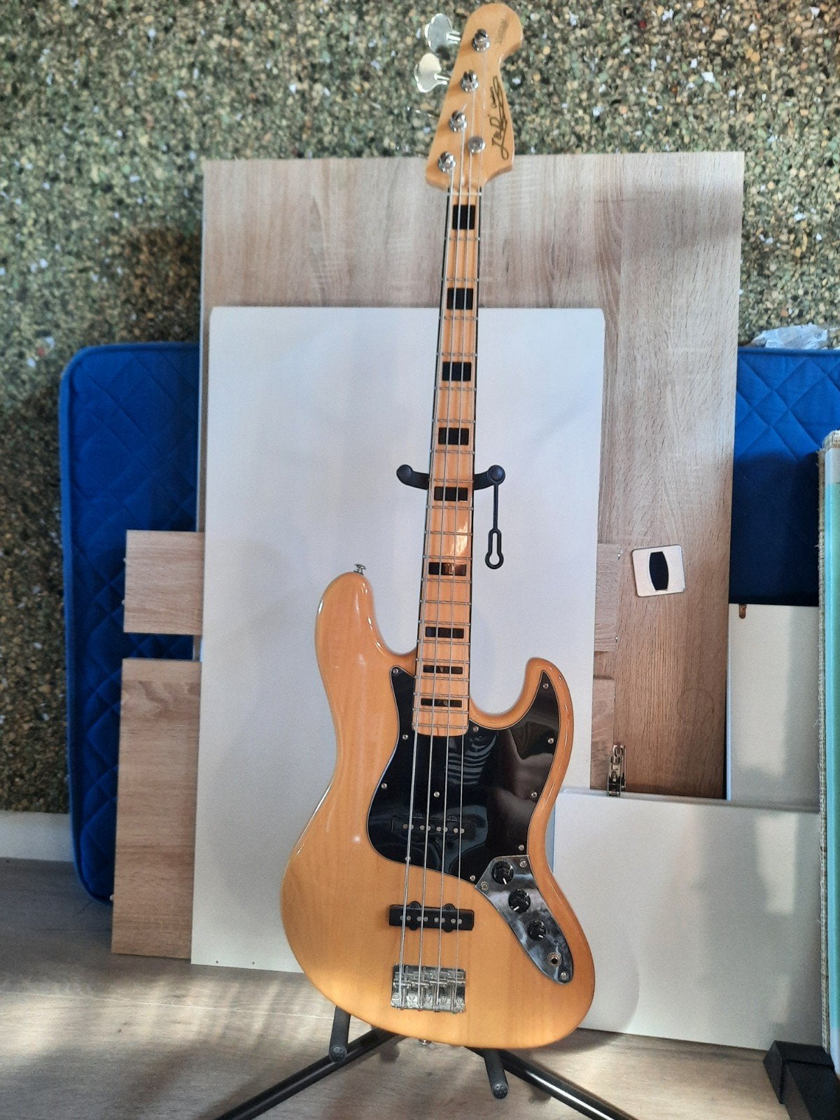 J&D basgitaar, Muziek en Instrumenten, Ophalen