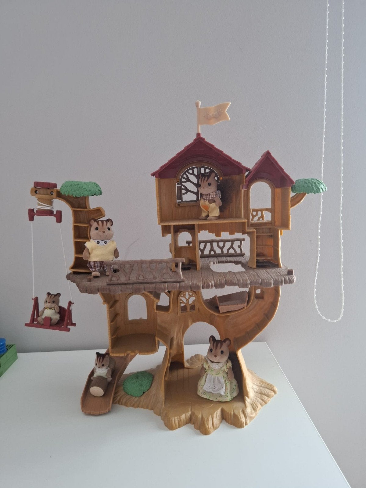 Boomhut eekhoornfamilie van Sylvanian, Ophalen