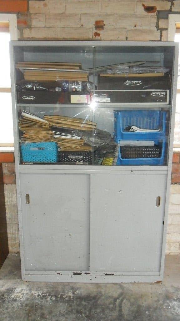 ijzeren vitrinekast, Huis en Inrichting, Ophalen, Gebruikt, 100 tot 150 cm, Metaal