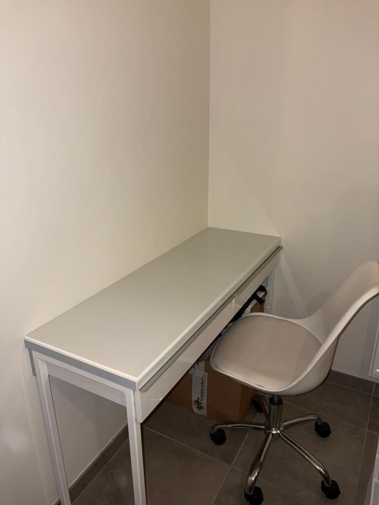 Ikea bureautafel met stoel, Ophalen, Zo goed als nieuw, IKEA