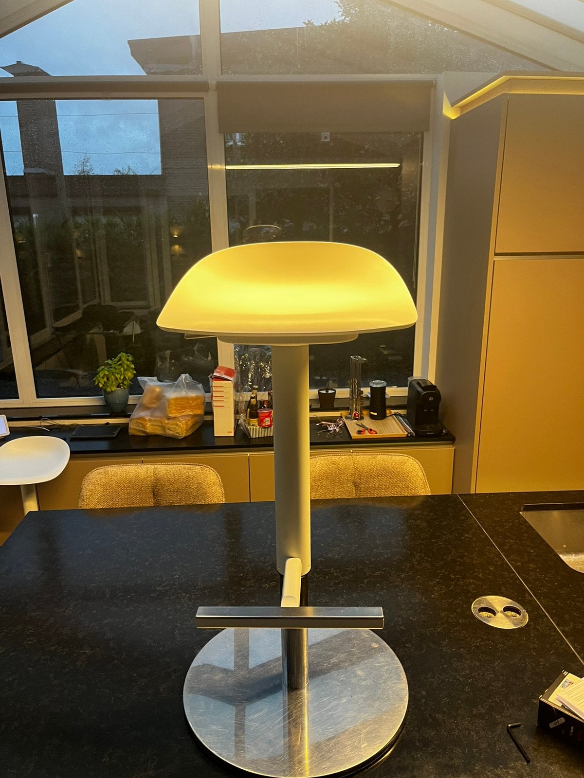 Barkruk Ikea Janinge Wit, Maison & Meubles, 4 tabourets, Enlèvement, Utilisé, 60 à 90 cm