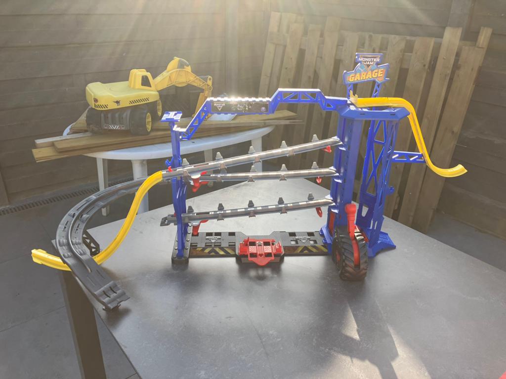 Monster Jam, Ophalen, Zo goed als nieuw