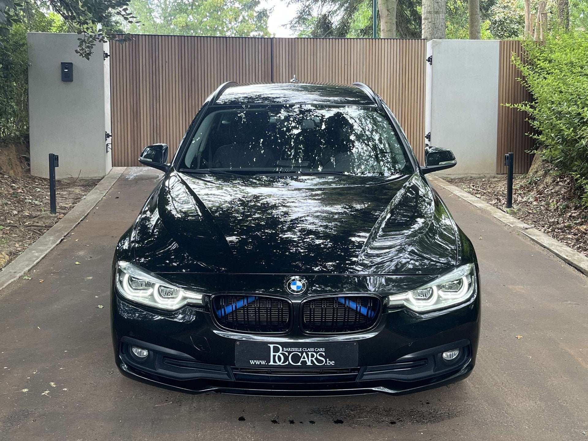 BMW 318 Facelift-Full Led-Navigatie-BT-Parkeersensoren-16", Auto's, BMW, 100 kW, 4 cilinders, 136 pk, Zwart