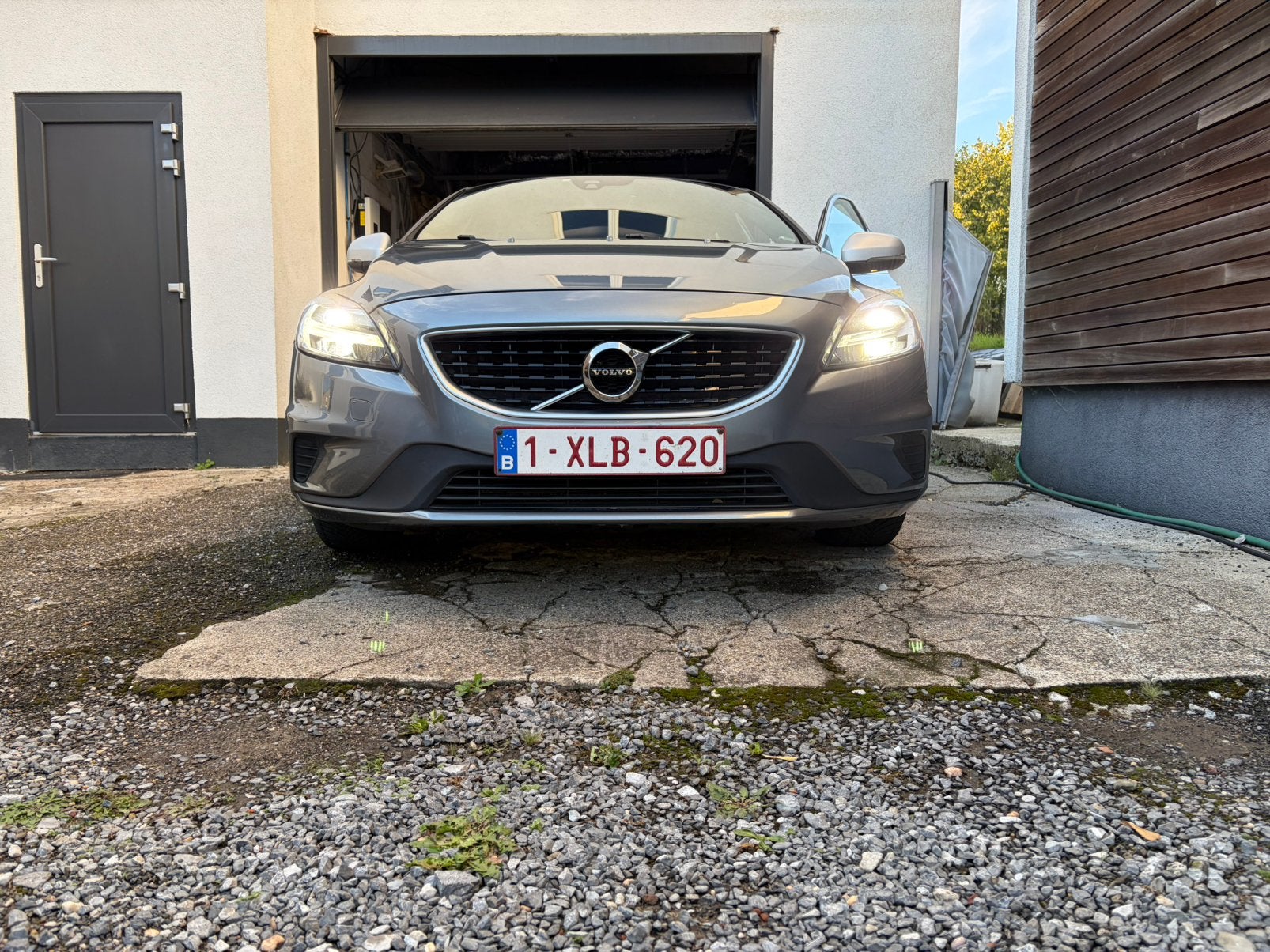 Volvo V40 T2 2.0 R-Design – 2018 – Excellent état, Autos, Noir, 5 portes, Particulier, Essence