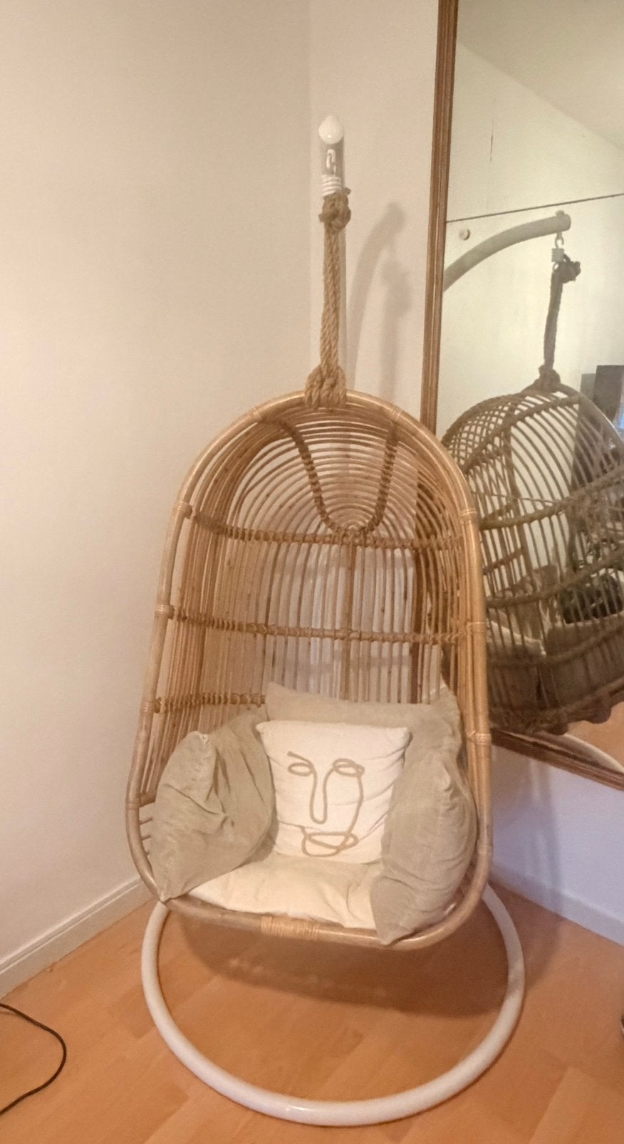 Fauteuil suspendu en rotin Maisons du Monde, Enlèvement, Comme neuf, Rotin