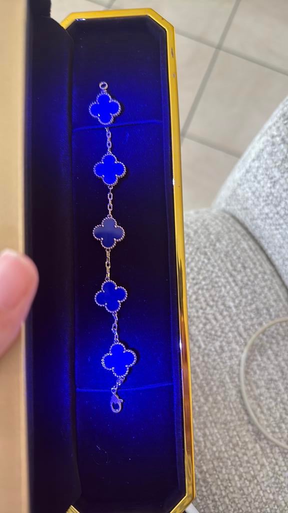 Van cleef alhambra blauw goud armband, Kleding | Dames, Trouwkleding en Trouwaccessoires, Ophalen of Verzenden, Zo goed als nieuw