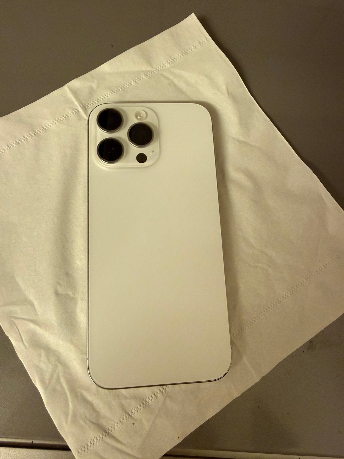 Iphone 16 pro Max, Telecommunicatie, Wit, 88 %, IPhone 16 Pro Max, Zo goed als nieuw