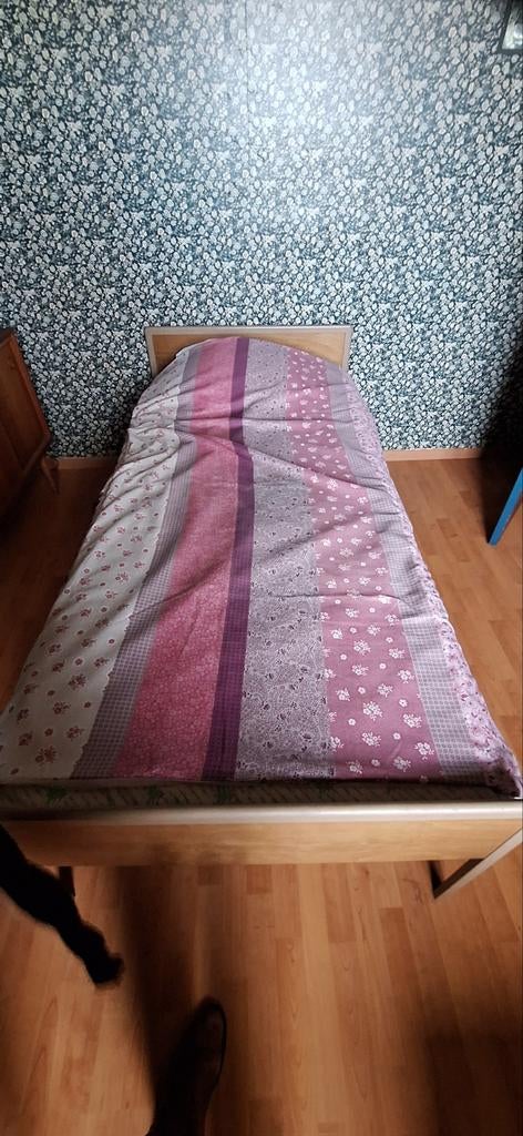 Eenpersoonsbed en grote kast, Maison & Meubles, Chambre à coucher | Lits, Enlèvement